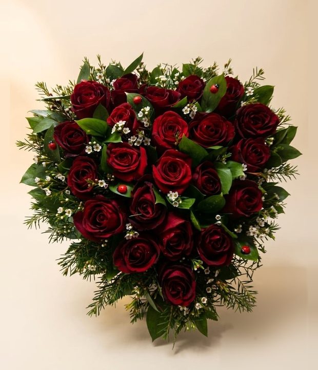 Corazón de rosas rojas